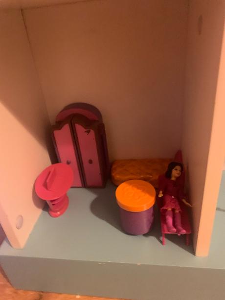 Drevená polička - domček, 