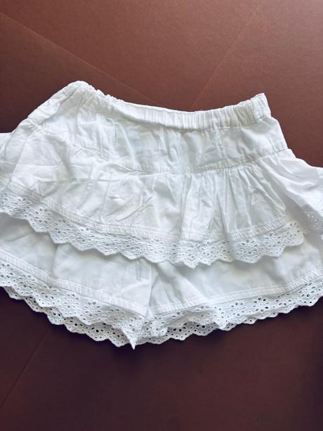 Kraťaso sukně s volánky ,olemovanim s madeirou, 98