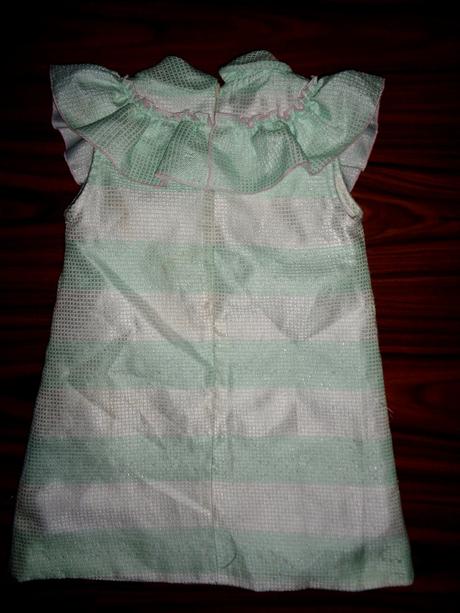 Krásné lesklé mentolově zelené šaty, 122