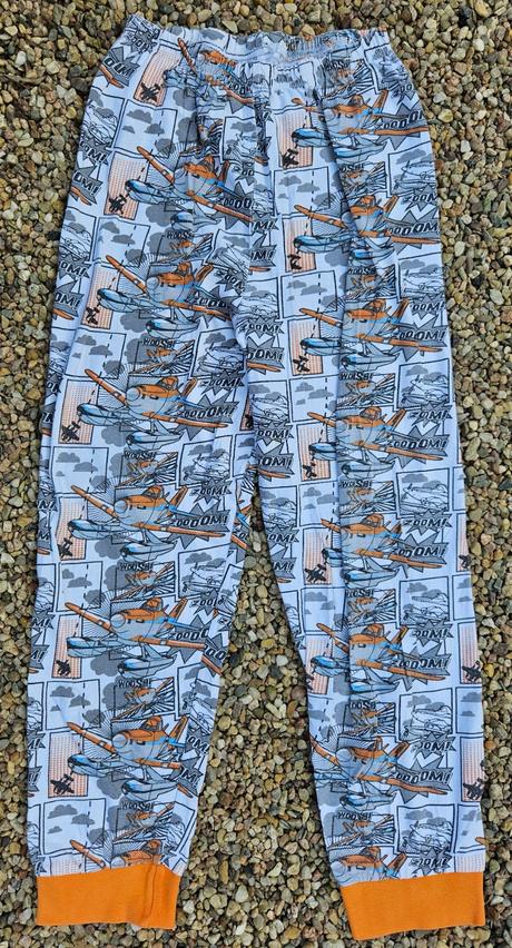 M138	chlapecké pyžamové kalhoty disney vel. 134, primark,134