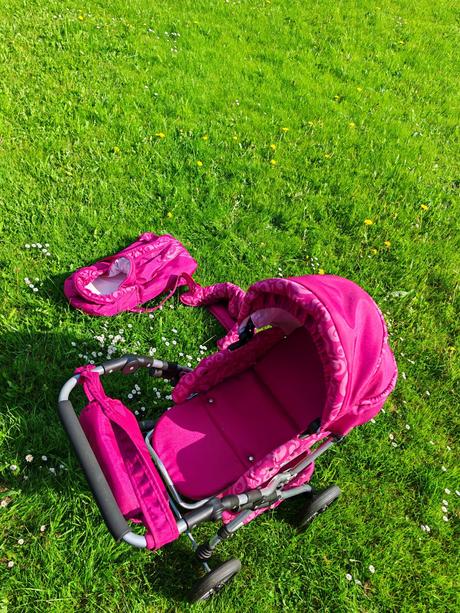 Dívčí kočárek, 