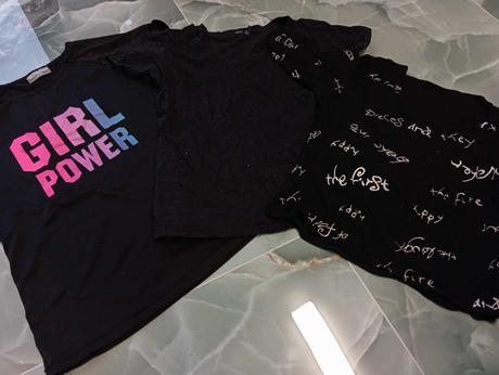 Tři černá trika, 158