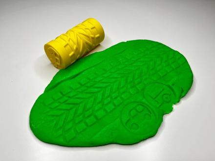 Váleček auto pneu, 