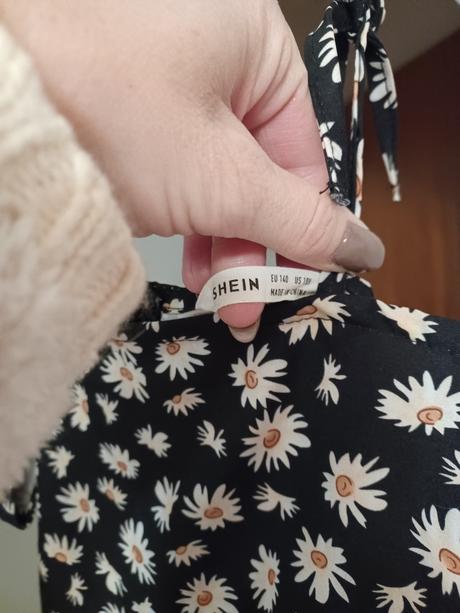 Kytičkové šaty shein, 140