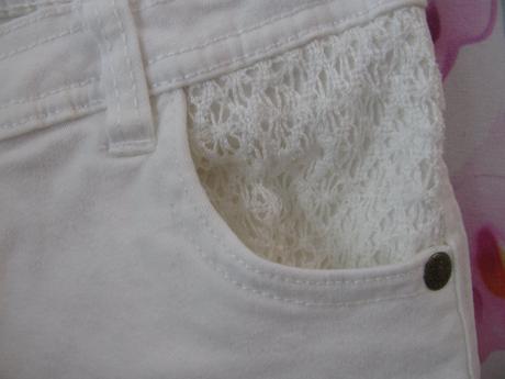 Krásné bílé pružné kraťasy zdobené krajkou, house,116