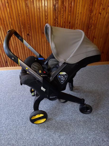 Autosedačka doona s integrovaným podvozkem 2v1, 