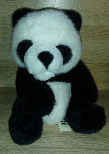 Plyšová sedící panda výška 23 cm,