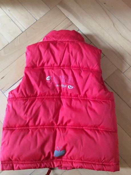 Nádherná červená vesta pro holčinky, c&a,98