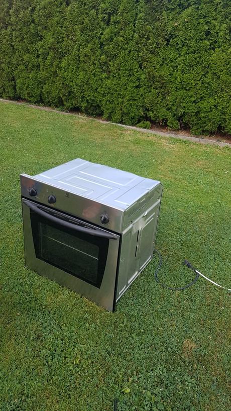 Elektricka trouba, indesit