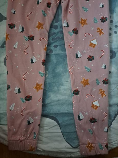 Vánoční tepláky, 164