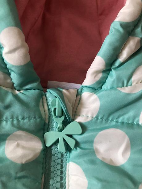 Puntíkatá buřtíkatá vesta, f&f,56