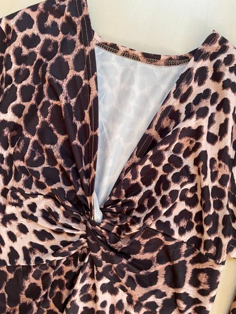 Leopard top s výstřihem, vel l, l