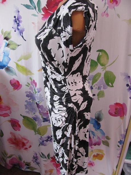 Dámské společenské i letní elastické šaty, 40