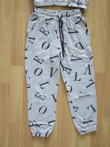 Triko cropp top + tepláky, 134