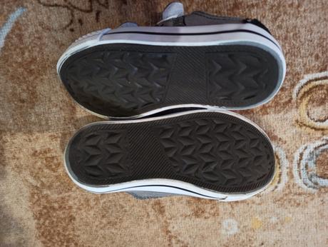 Sandály, kecky a bačkory, 26