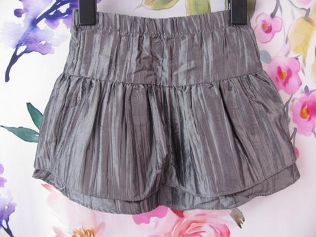 Šedo stříbrná sukně, early days,86