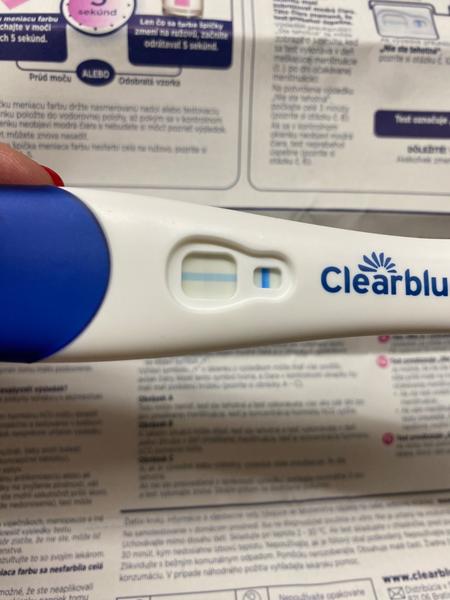 Zpoždění menstruace a bolest prsou. Co signalizuje pozitivní test?