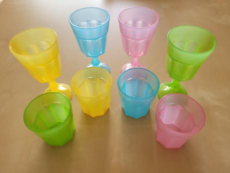 Plastové skleničky/pohárky,