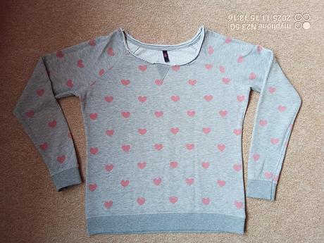 Mikina se srdíčky zn."ac" vel."s", s