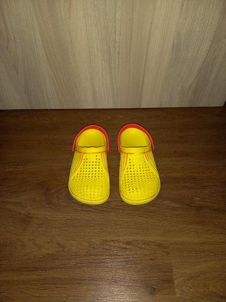 Žluté nazuváky typu crocs, 32
