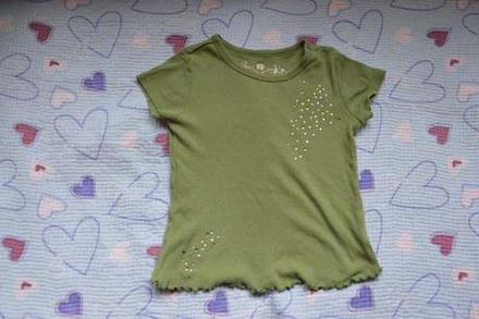 Zelené triko s kamínky, 104