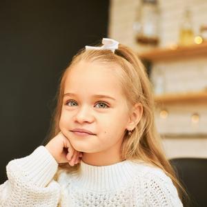 Kdy mohou děti nosit stříbrné nebo pozlacené náušnice?