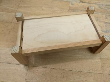 Dřevěná postýlka pro panenky, 