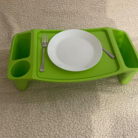 Plastový přenosný gaučostolek- dedra,