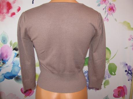 Propínací dámský svetřík s 3/4 rukávem, 32