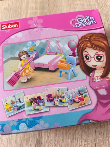 Dívčí stavebnice-ložnice,