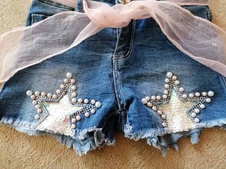 Džínové kraťase, 122