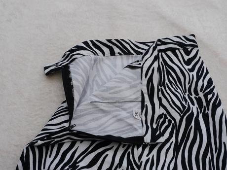 Zebra - uzka kratka sukne, 34
