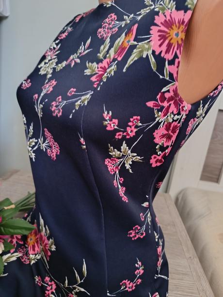 Šaty s květinami, marks & spencer,36