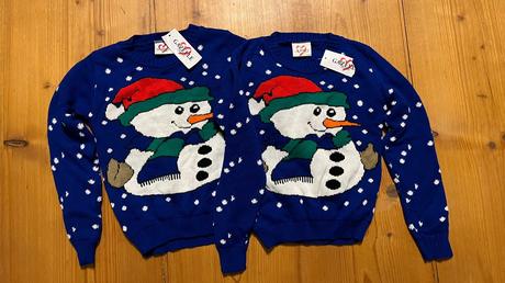 Svetr se sněhulákem pro dvojčata, 128