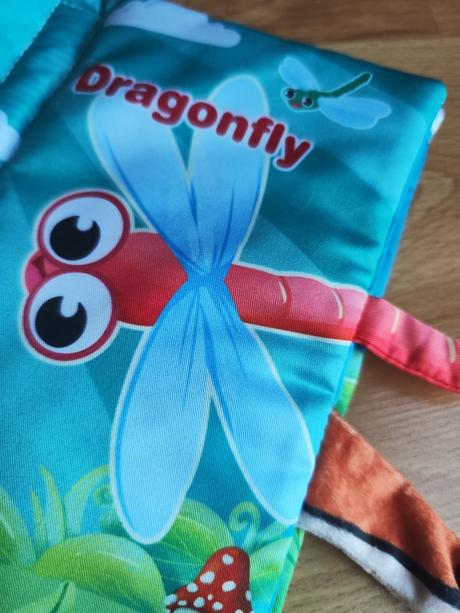 Šustící látková knížka - létající svět, 