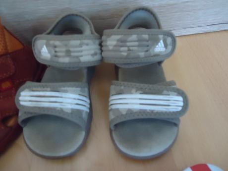 Mix sandálků, adidas,21