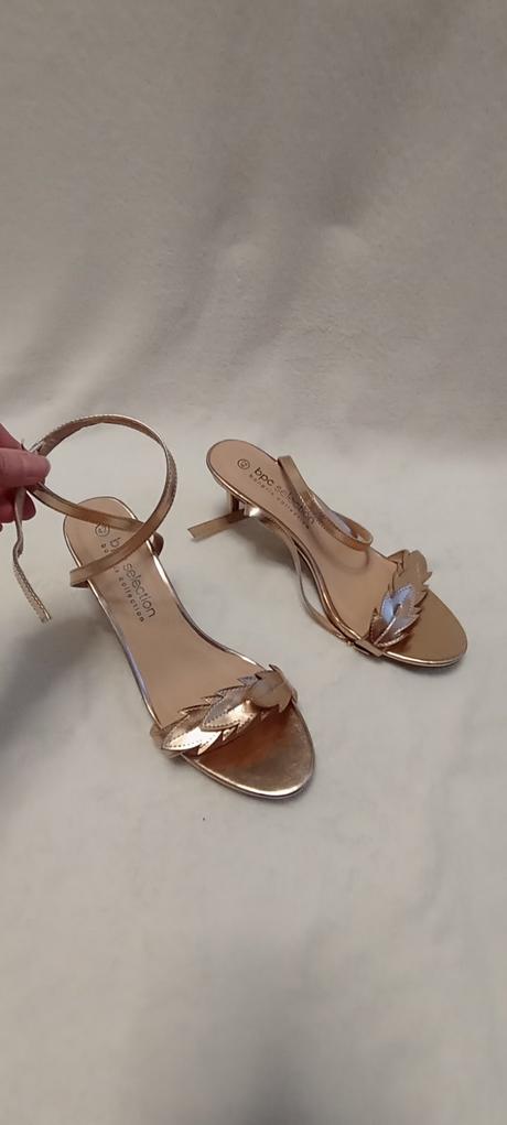Zlaté páskové sandály na podpatku, 42