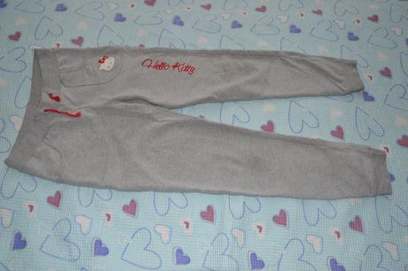 140 šedé tepláky, sanrio,140