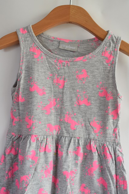 Šaty vel. 5 let, matalan,110