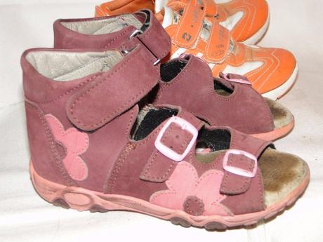 2 páry bot v. 29, sandále + botasky, 29