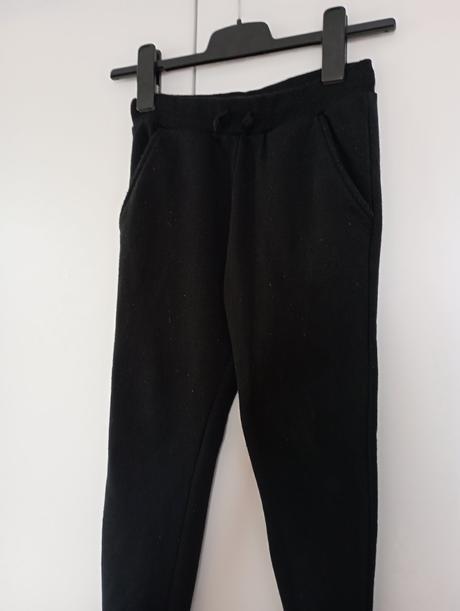 Černé tepláky, kik,128