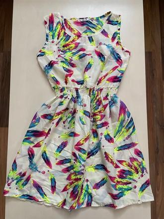 Letní vzorek šaty s peříčky, vel m ale jsou menší, s