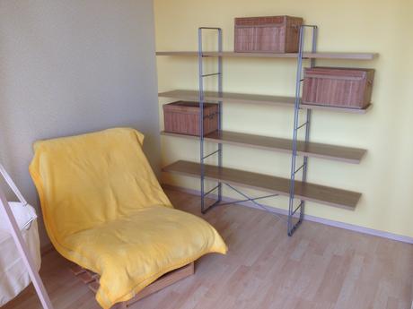 Pokojik pro mimi-kolebka leander,kreslo+policeikea,