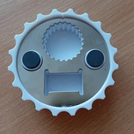 Magnetka s otvírákem, 