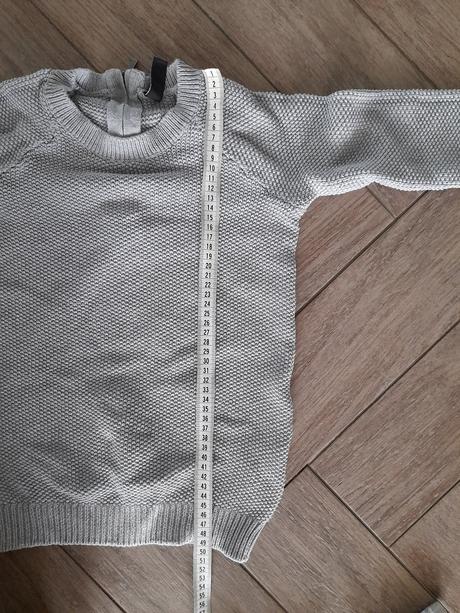 Šedý svetřík, 32