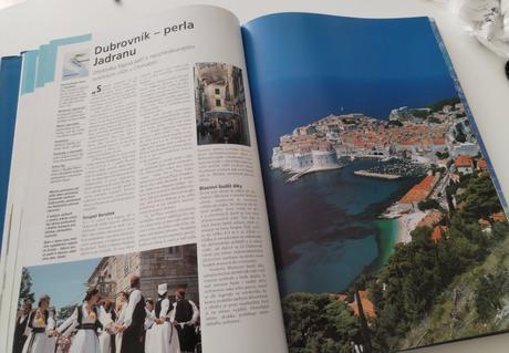 Velká kniha plná krásných fotek,