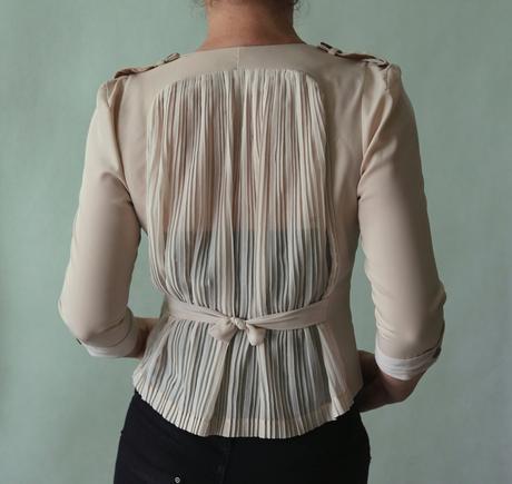 Zajímavá halenka s plisovanými zády vel.xs-34, xs