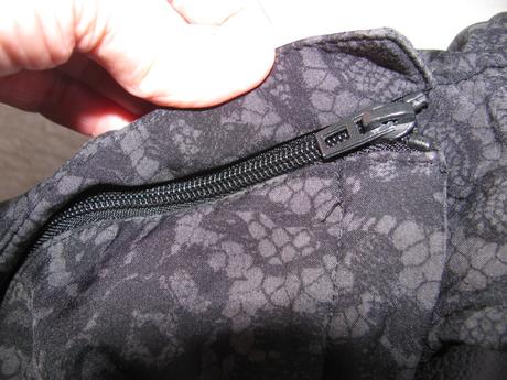 Černo šedá softshellová bunda s kapucí, 38