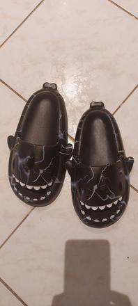 Žraločí pantofle s blesky vel. 36-37, 36