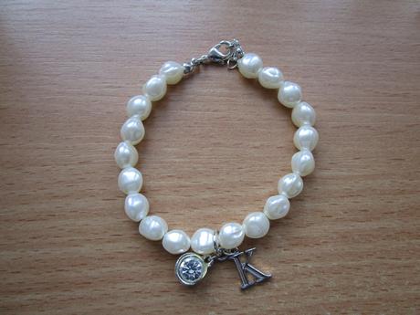 Nový, v orig. dárkové krabičce, perlový náramek, avon